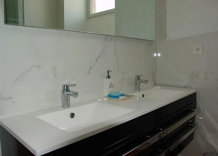 Les Du Chapitre Hotell 2*